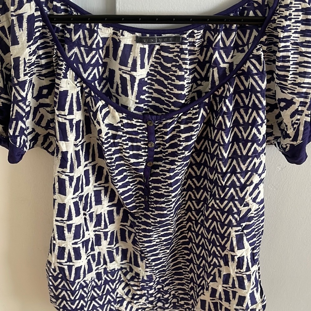Womens size m top fun print with buttons in the front for details